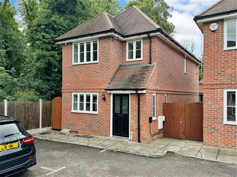 Iris Close, Harpenden, AL5 4GX